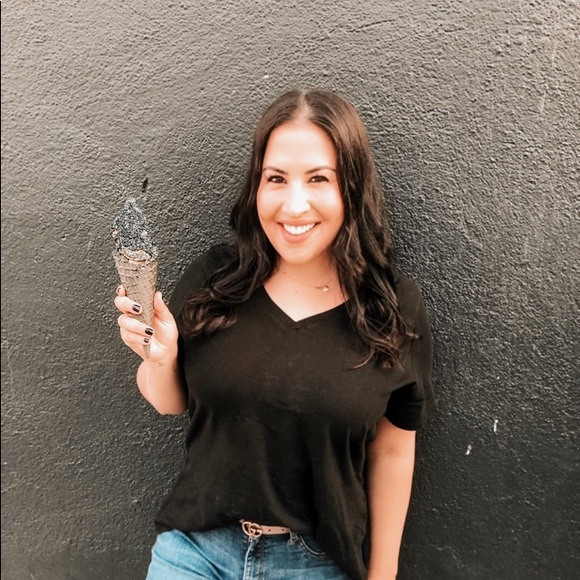 Meet your Posher, Mikaela - Picture 1 of 1